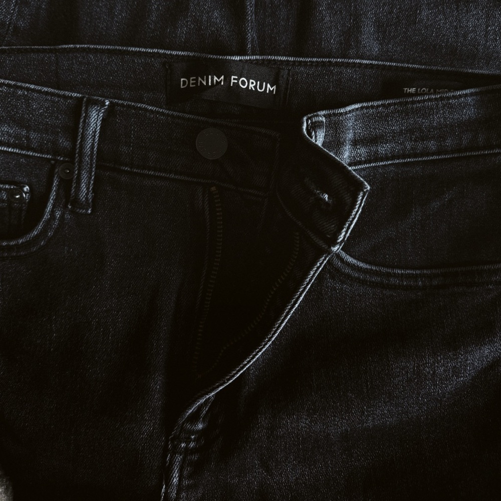 Aritzia Denim Forum Black Mid Rise Lola Skinny Jean - Size 27 - Picture 5 of 8